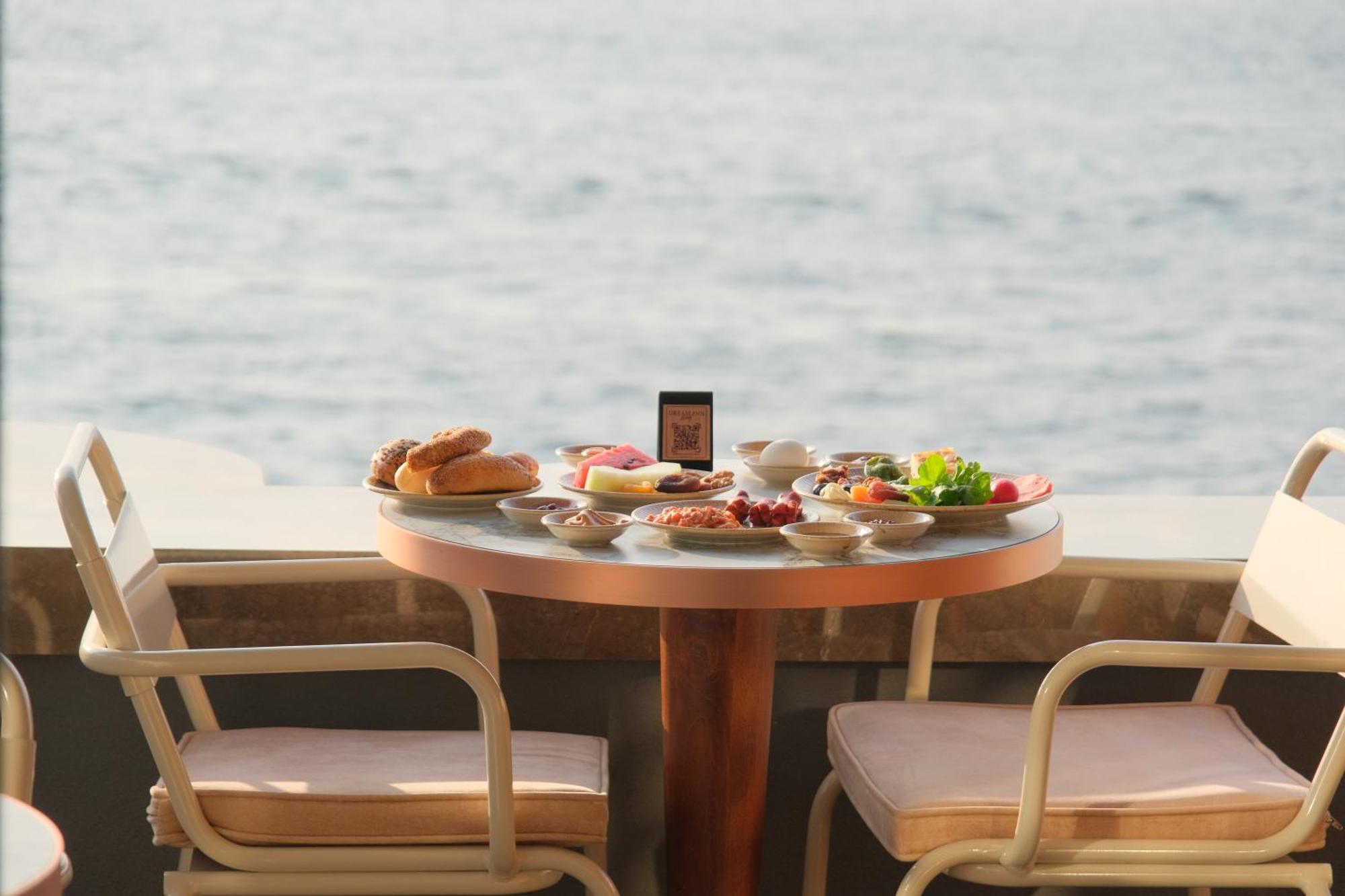 Dream Inn Karakoey Bosphorus Istanbul Exterior photo